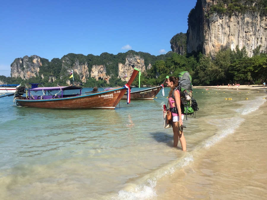 Voyage en Thaïlande, Ténia géant, Cercueils à roulettes, iPhone, etc.